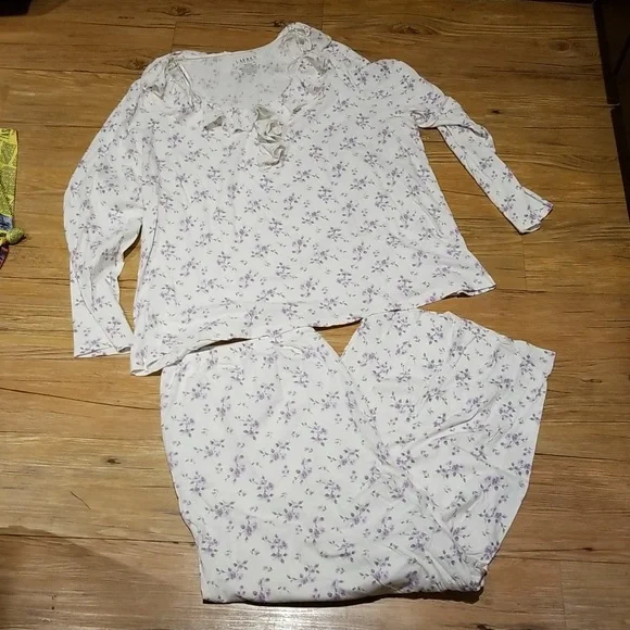 Lauren Ralph Lauren cream w/purple flowers long sleeve pajamas sz 2X EUC - Picture 1 of 8